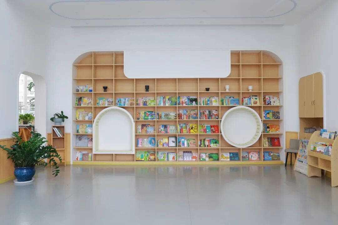 卓米贝贝幼儿园快乐成长的孩子